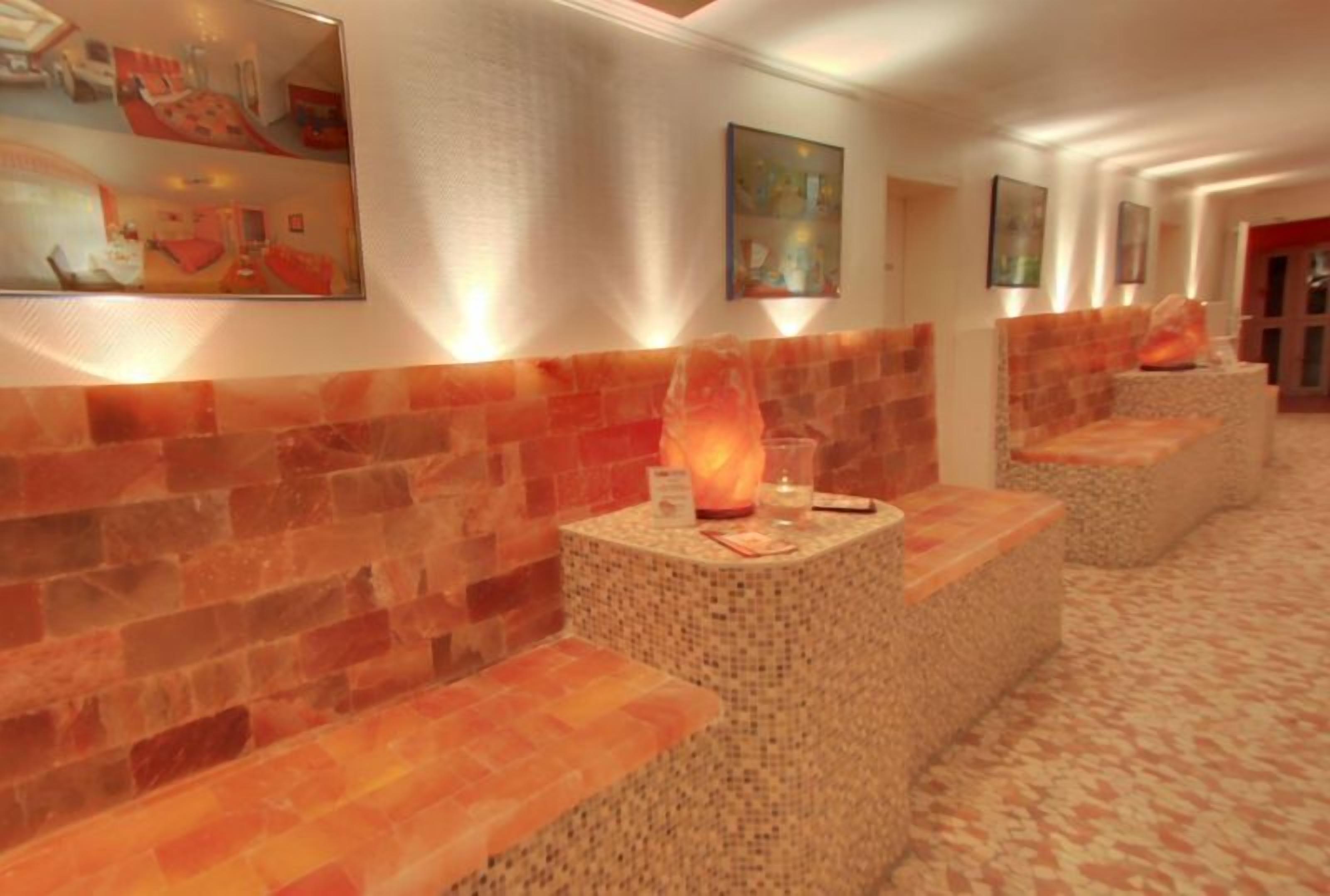 Couples treatment room(s), sauna, hot tub, steam room, body treatments