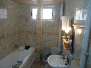 Bathroom - Hotel Tafranet (Tadjenanet)