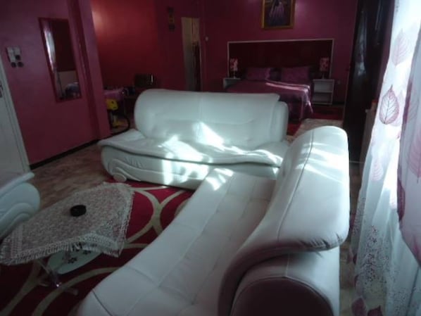 Comfort Suite, 1 Double Bed, Non Smoking | Living area