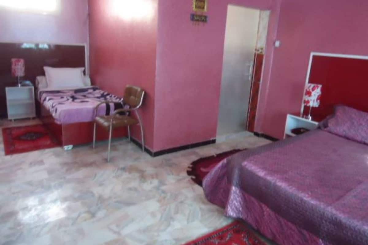 Kamar Triple Standar, Beberapa Tempat Tidur, Bebas Asap Rokok | Wi-Fi gratis dan seprai linen