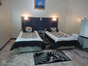 Room - Hotel Tafranet (Tadjenanet)