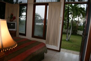 1 slaapkamer, een strijkplank/strijkijzer, gratis wifi, beddengoed