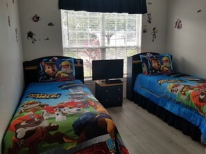 4 bedrooms, iron/ironing board, free WiFi, bed sheets
