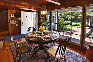 Dining - Rincon Retreat - Casual Beachfront Comfort (Carpinteria)