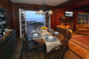 Dining - Rincon Retreat - Casual Beachfront Comfort (Carpinteria)