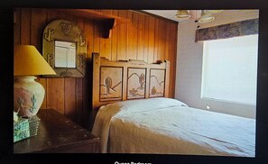 3 habitaciones, tabla de planchar con plancha y cuna de viaje