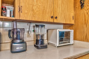 A kitchen with a Cuisinart blender, a Oster blender, and a white Oster toaster on the counter. - Beautiful House with Great View and Reasonable Rates (Sedona)