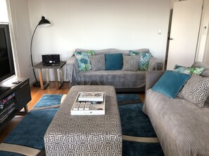 Smart TV, DVD player, books, stereo - SeaKing Escape, Kingscote Kangaroo Island (Kingscote)