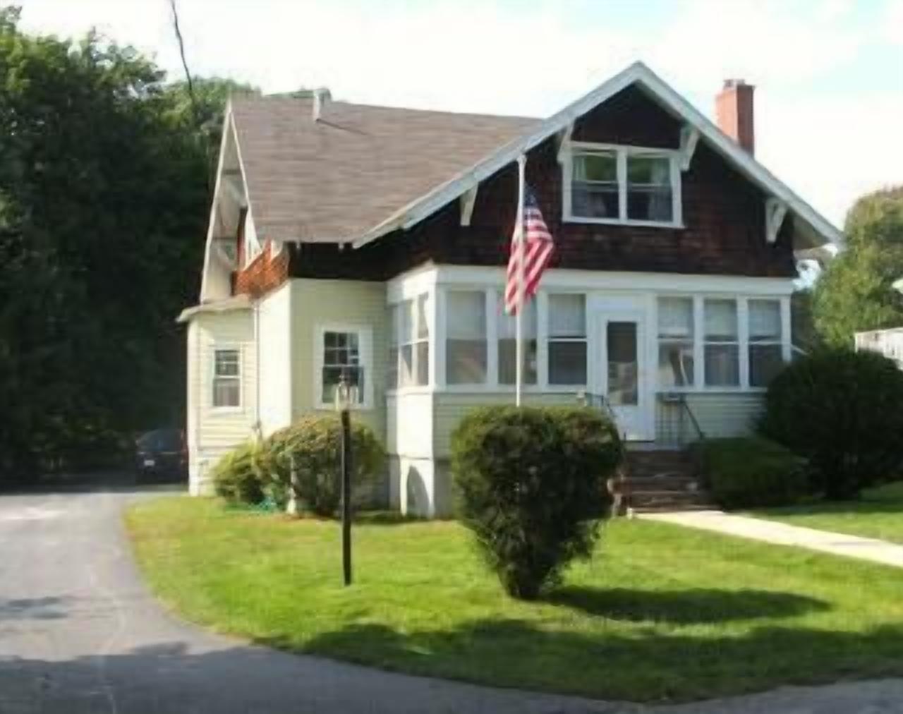 Spacious 5 A/C Bedroom Beach House 5 Min Walk to the Beach, Pier and Rides!!