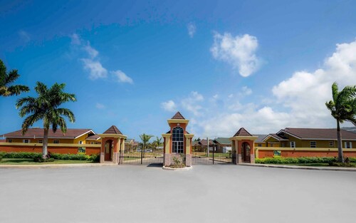 House of Amour is a stunning 3 bed 2 bath fully ac villa in Drax Hall St Ann