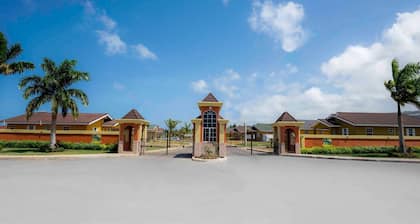 House of Amour is a stunning 3 bed 2 bath fully ac villa in Drax Hall St Ann