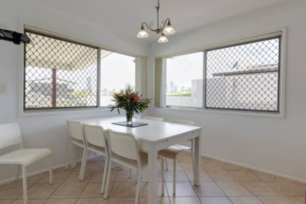 Gold Coast Central Waterfront House with Pool — image 4