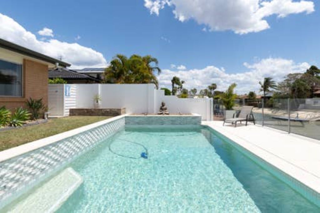 Gold Coast Central Waterfront House with Pool — image 11