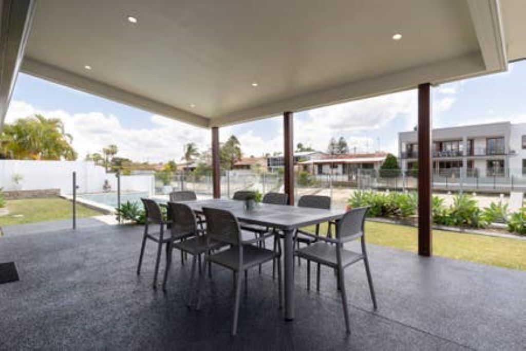 Gold Coast Central Waterfront House with Pool — image 2