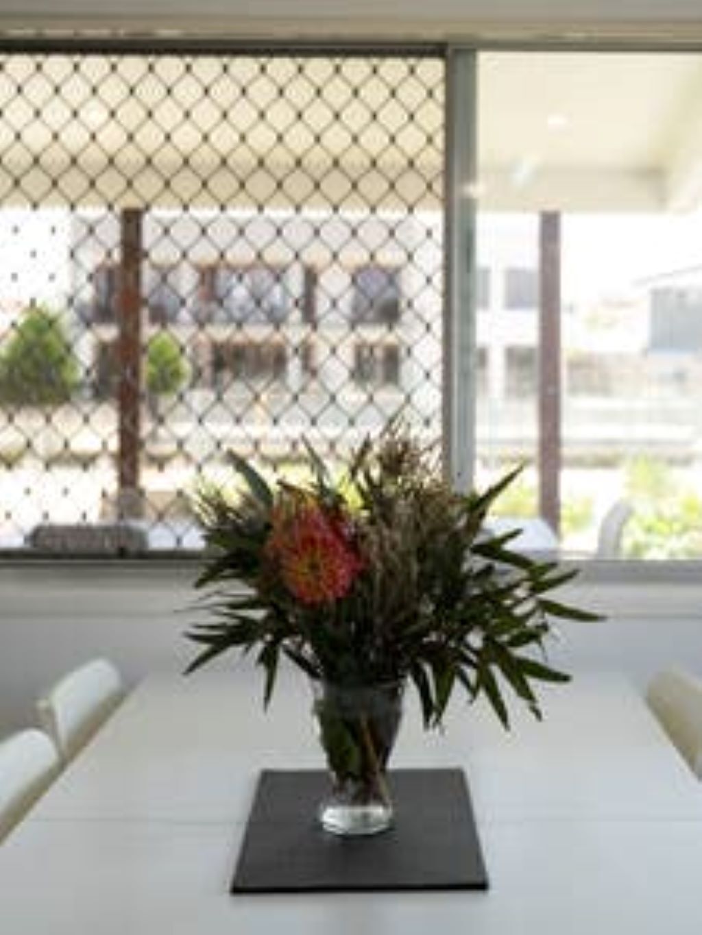 Gold Coast Central Waterfront House with Pool — image 5