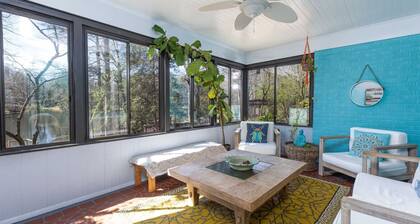 Boho by the Water! 1750sqft - Fishing & sleeps 11 - Check out the reviews!!