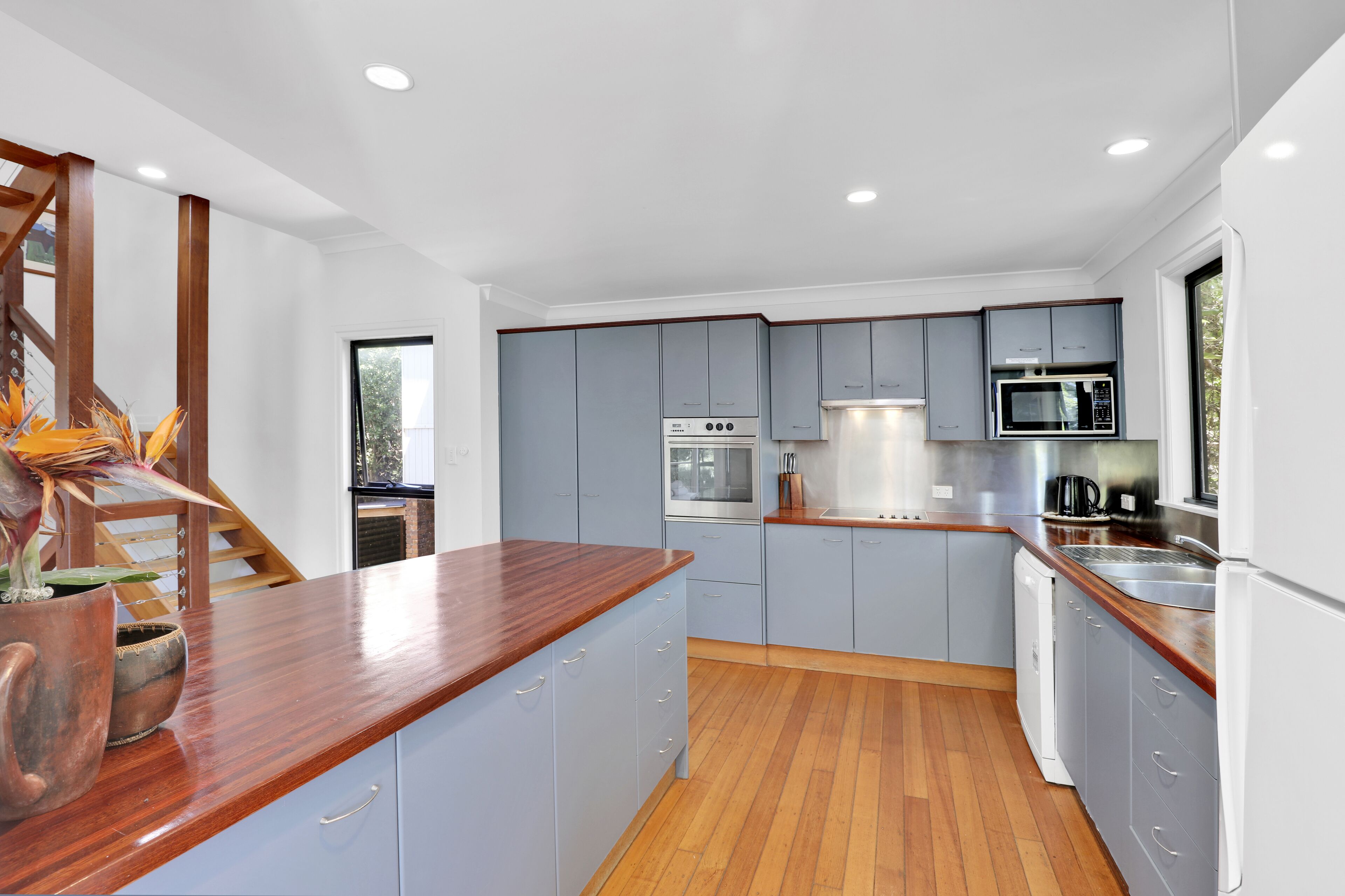 Three bedroom townhouse on Cylinder Headland and close walking distance...