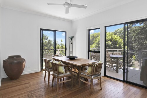 Three bedroom townhouse on Cylinder Headland and close walking distance...