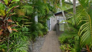 Exterior detail - Eclectic Apartment in Tropical Port Douglas (Port Douglas)