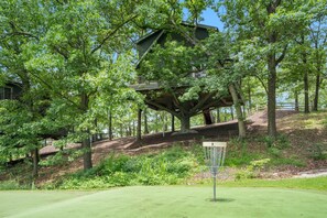 Golf - Real Cabin, Highend Decor, Hot Tub, Loft, Gametable, Near BigCedar, Free Tickets (Ridgedale)