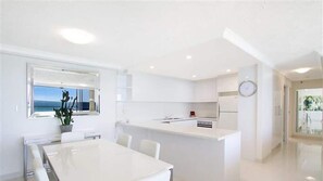 Dining - 19B Peninsula Ocean Views Surfers Paradise (Surfers Paradise)