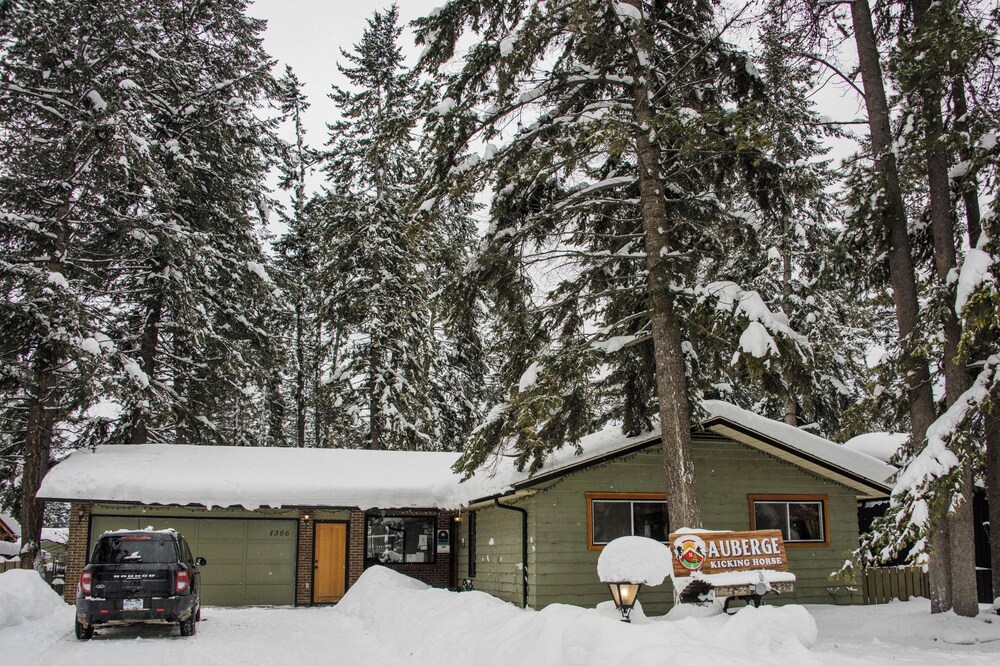 Auberge Kicking Horse Guest House