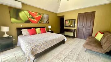 3 slaapkamers, een bureau, een strijkplank/strijkijzer, gratis wifi