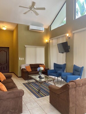 Smart TV, table football, books - Beautiful Nido Del Mar + Private Pool + Gas BBQ + Pool Table - Pet Friendly (Garabito)