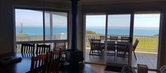 Bella Views -  Beach front, WiFi and Foxtel!
Availability School Holidays
