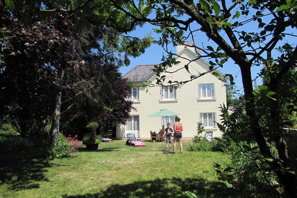 House and its enclosed garden, garden furniture, BBQ, play area