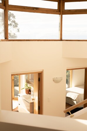 3 chambres, bureau, fer et planche à repasser, lit parapluie