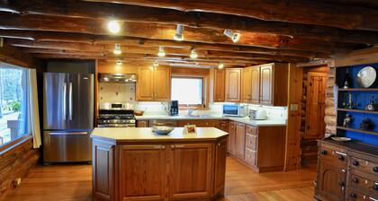 'Spruce Lake Farm' finca de troncos de 56 acres en un lago privado de 7 acres en Catskills.