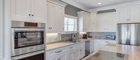 ثلاجة، ميكروويف، فرن، موقد طهي مسطح