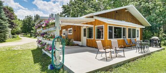 La Crescent Cottage on Minnesota Bluffs w/ View!