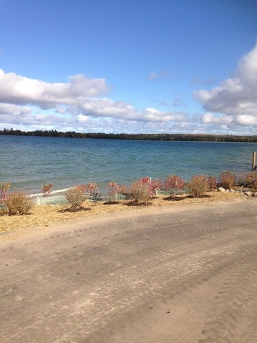 Inland Waterway / Mullett Lake / Indian River / Cheboygan Mackinaw Island/Aloha