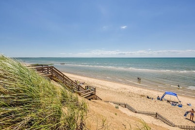 Walk to Beach, Central AC!