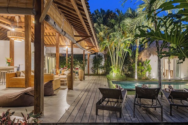 Outdoor pool, sun loungers