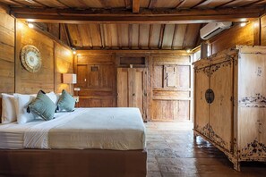 4 bedrooms, in-room safe, iron/ironing board, WiFi
