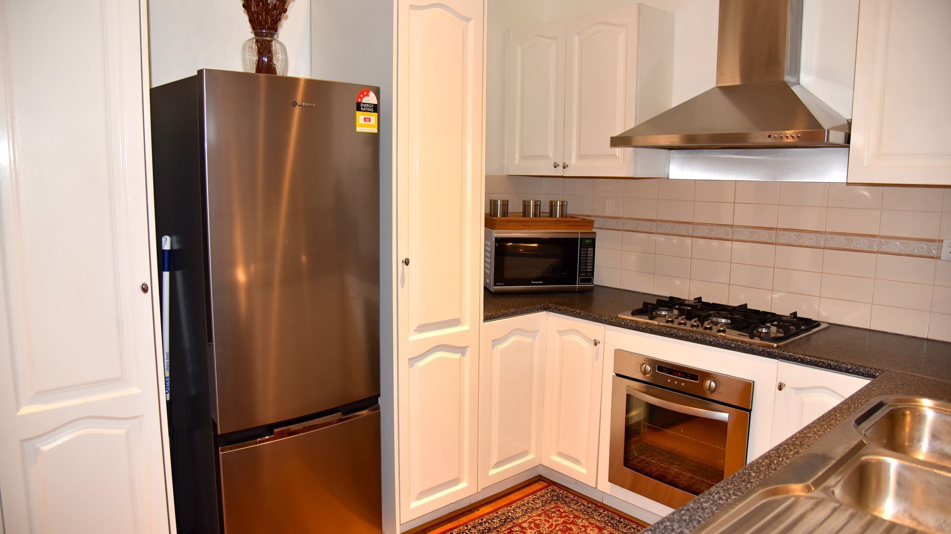 Trendy Northcote location — image 8