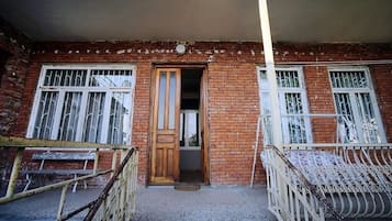 Pintu masuk properti