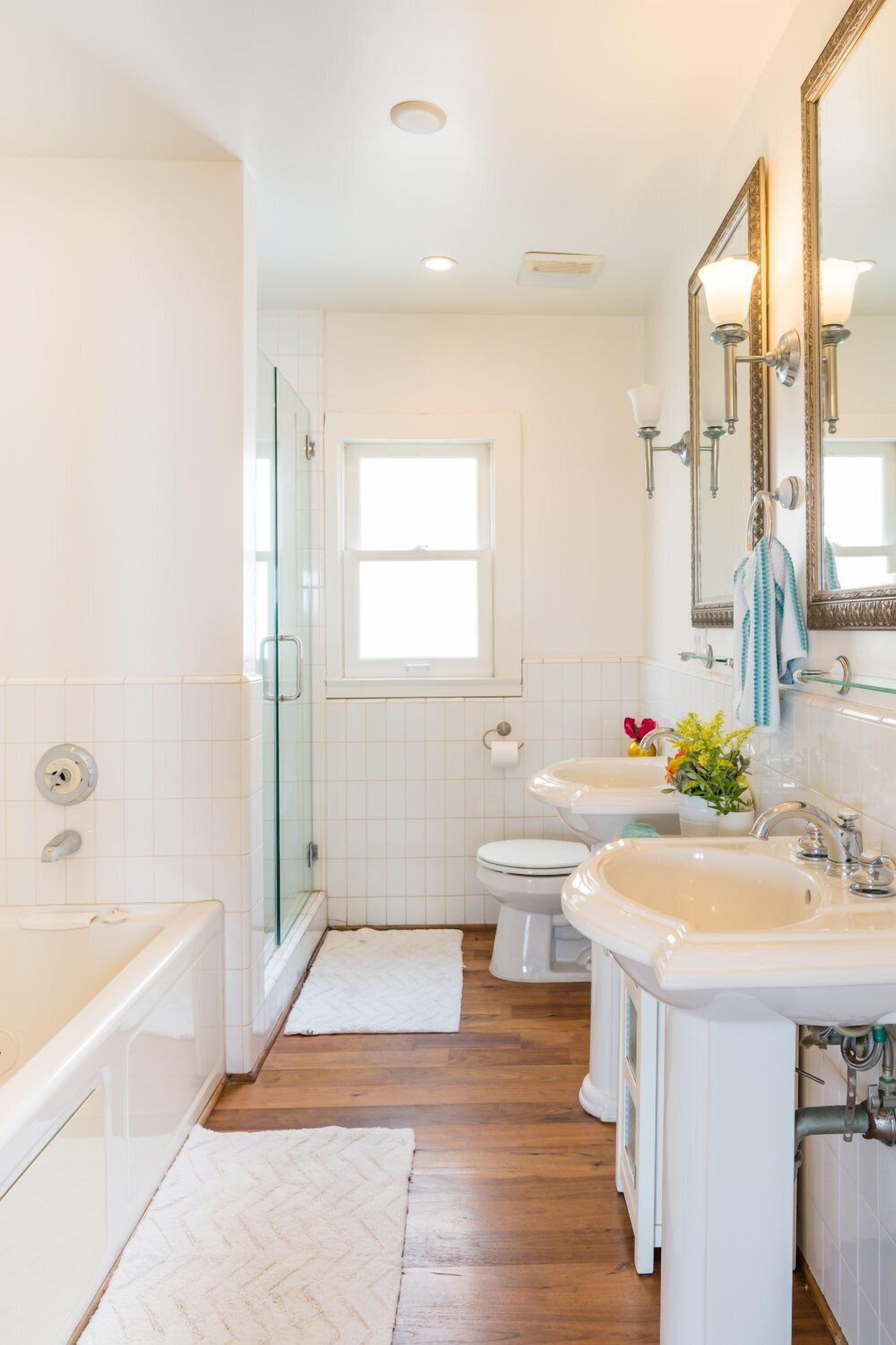 Head-on OCEAN VIEW  BEACH HOUSE!