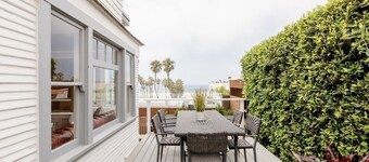 Head-on OCEAN VIEW  BEACH HOUSE!