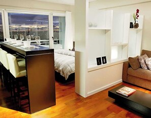 Ferros/tábuas de passar roupa, Wi-Fi, roupa de cama