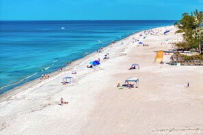 Beach nearby, sun-loungers, beach towels