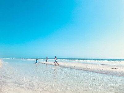 SOMEWHERE ON A BEACH! BEAUTIFUL UPGRADED VACATION GETAWAY!