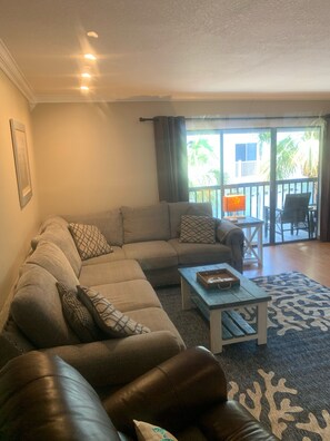 スマートテレビ、テレビゲーム、DVD プレーヤー、書庫