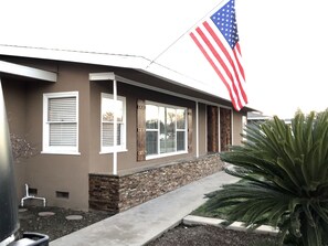 Exterior - Tulare’s RARE FIND with a pool! Located in the Heart of California’s farmlands! (Tulare)