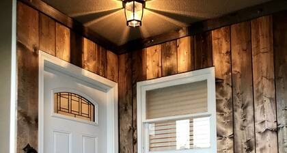 Tulare’s RARE FIND with a pool! Located in the Heart of California’s farmlands!