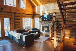 Fernseher, Kamin, Arbeitsbereiche