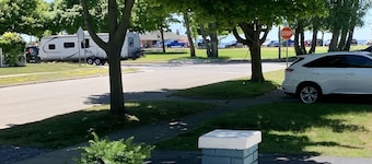 Adorable, “ Beach View Cottage” Lake Michigan views! Best location! 